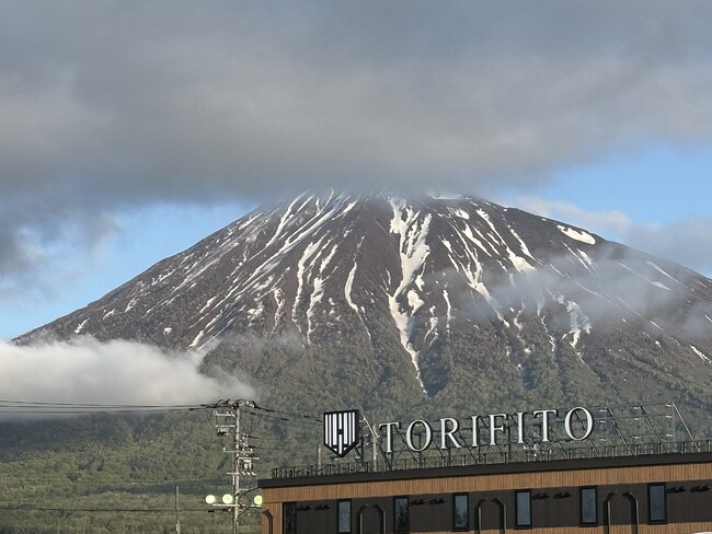 ホテル越しの羊蹄山