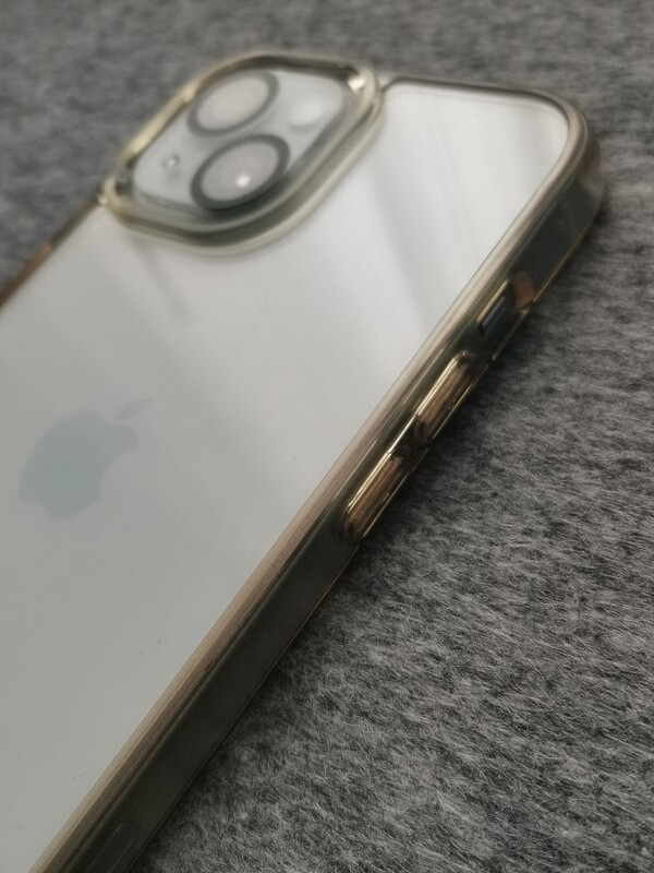 iPhone15ケース黄ばみ